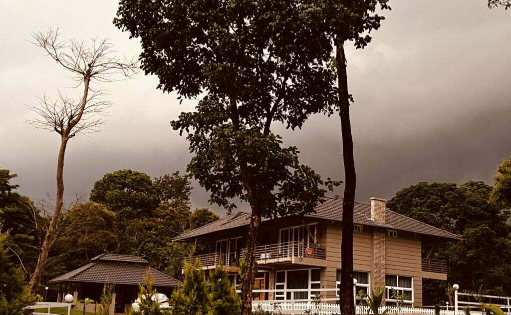 private-luxury-villa-in-coorg-coffee-estate-evening-monsoon