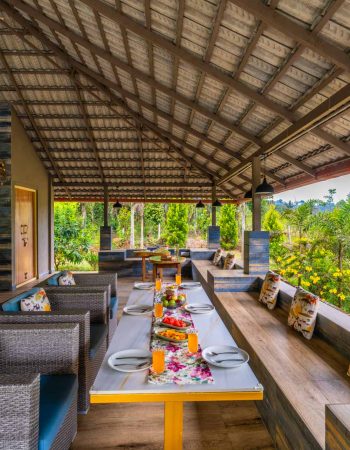 Nysa-Estate-5-bhk-luxury-villa-in-coorg-with-private-pool-and-spacious-rooms-poolside-dining-setup