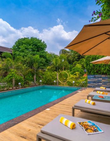 Nysa-Estate-5-bhk-luxury-villa-in-coorg-with-private-pool-and-spacious-rooms-poolside-sunbeds