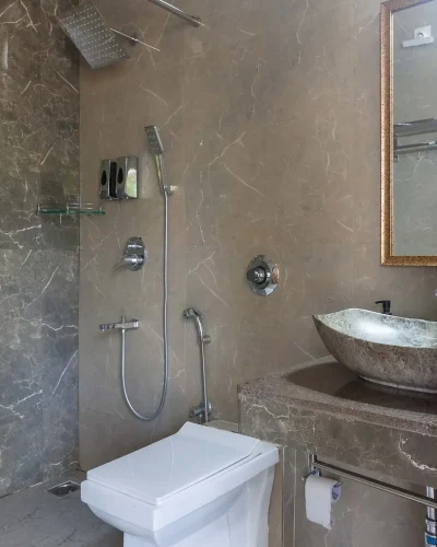 nysa-estate-private-pool-villa-coorg-airbnb-luxury-bathroom